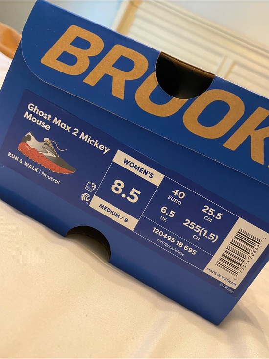 Brooks Shoes - Brooks Ghost Max 2 Mickey Mouse size 8.5